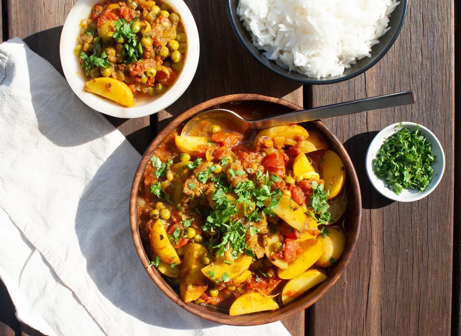 Aloo Matar – Easy Pea & Potato Curry (Vegan)